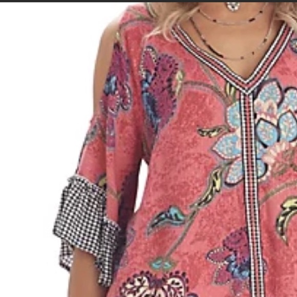 DEMOCRACY cold shoulder tassel top - Picture 3 of 9